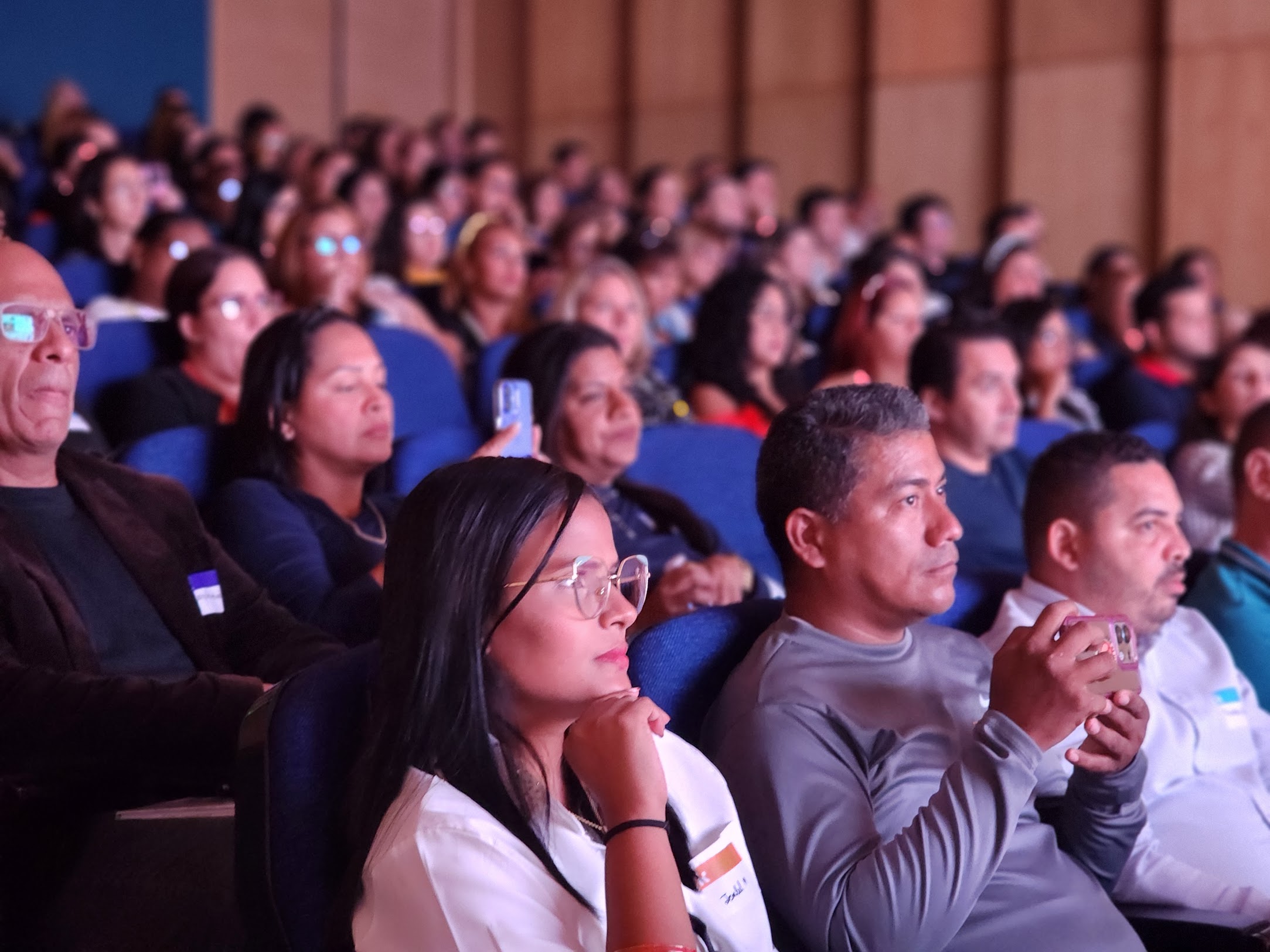 Equipo Kurios con estudiantes en el Torneo Nacional